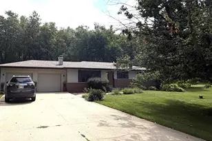 2451 S Country Ln, Beloit, WI 53511 - Photo 2