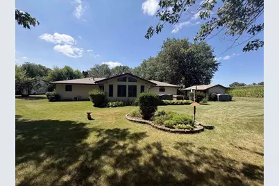 2451 S Country Lane, Beloit, WI 53511 - Photo 34