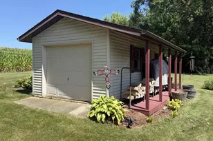 2451 S Country Ln, Beloit, WI 53511 - Photo 38