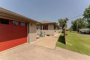 615 Medbury St, Kendall, WI 54638 - Photo 2