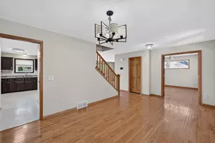 914 Eagle Crest Dr, Madison, WI 53704 - Photo 6