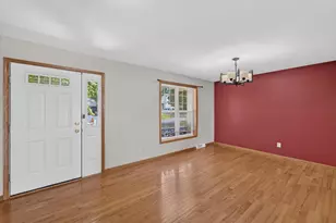 914 Eagle Crest Dr, Madison, WI 53704 - Photo 4
