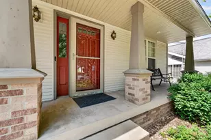 914 Eagle Crest Dr, Madison, WI 53704 - Photo 2