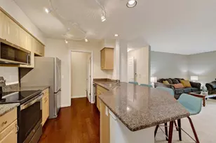 8510 Greenway Blvd, Middleton, WI 53562 - Photo 14