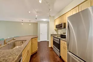 8510 Greenway Blvd, Middleton, WI 53562 - Photo 16
