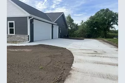 190 Deerrun Drive, Fall River, WI 53932 - Photo 6