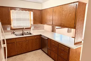 1164 Ontario Dr, Janesville, WI 53545 - Photo 8