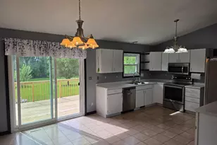 39 London Rd, Cambridge, WI 53523 - Photo 2