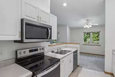 2820 Mickelson Parkway #302, Fitchburg, WI 53711 - Photo 20