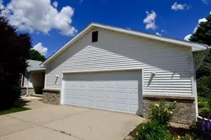 1525 E Williams Dr, Beloit, WI 53511 - Photo 2
