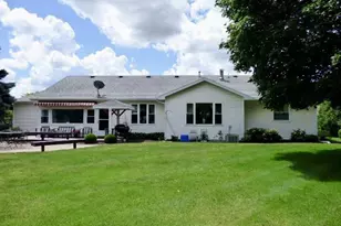 1525 E Williams Dr, Beloit, WI 53511 - Photo 4