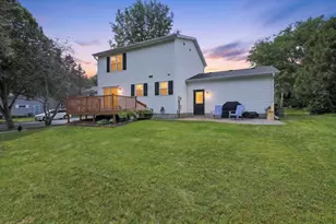 7202 E Valley Ridge Dr, Madison, WI 53719 - Photo 2