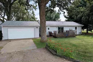 304 E Winnebago St, Friesland, WI 53595 - Photo 2
