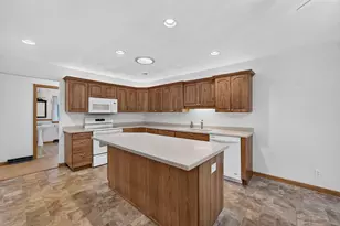 5701 N Ridge View Dr, Janesville, WI 53548 - Photo 8