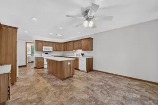 5701 N Ridge View Dr, Janesville, WI 53548 - Photo 10