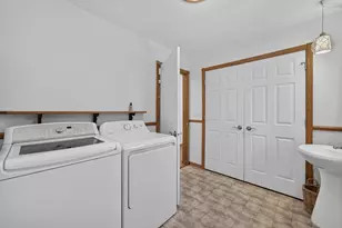 5701 N Ridge View Dr, Janesville, WI 53548 - Photo 14