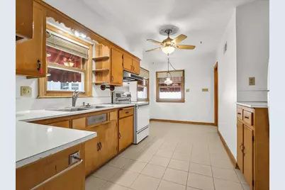 129 N 90th Street, Milwaukee, WI 53226 - Photo 10