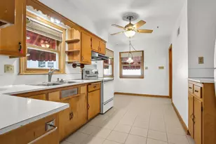 129 N 90th St, Milwaukee, WI 53226 - Photo 10