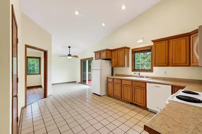 5009 Sycamore Avenue, Madison, WI 53704 - Photo 6