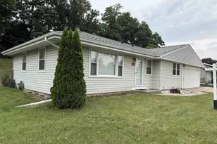 1117 N Grant Ave, Janesville, WI 53548 - Photo 2