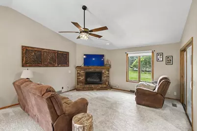 712 N Wuthering Hills Drive, Janesville, WI 53546 - Photo 4