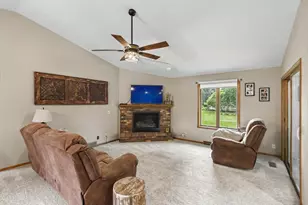 712 N Wuthering Hills Dr, Janesville, WI 53546 - Photo 4
