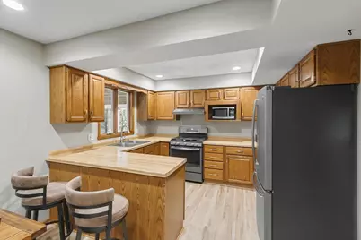 712 N Wuthering Hills Drive, Janesville, WI 53546 - Photo 6