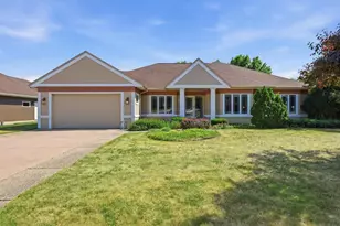 907 Cambridge Dr, Janesville, WI 53548 - Photo 1