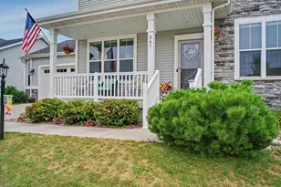 367 Crescendo Dr, Sun Prairie, WI 53590 - Photo 2