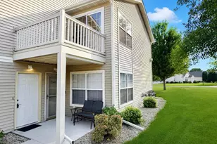 2548 Edgewood Dr, Beloit, WI 53511 - Photo 2