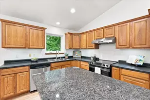 2880 Crinkle Root Dr, Fitchburg, WI 53711 - Photo 8
