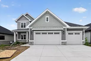 906 Travis Larson Ct, Waunakee, WI 53597 - Photo 2