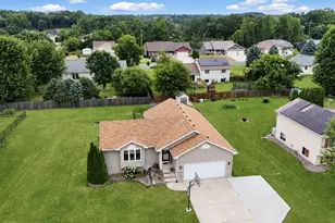 612 Birdie Ln, Poynette, WI 53955 - Photo 2