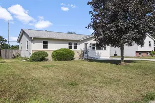 2348 Pioneer Dr, Beloit, WI 53511 - Photo 2