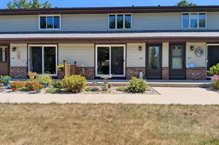 246 Ba-Wood Ln, Janesville, WI 53545 - Photo 2