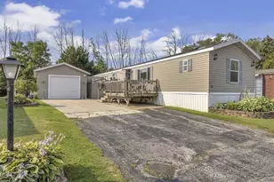 33 S Hiawatha Cir, Sheboygan, WI 53081 - Photo 1