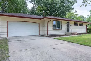 1634 S Arch St, Janesville, WI 53546 - Photo 2