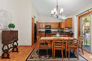 916 Forest View Dr, Verona, WI 53593 - Photo 4