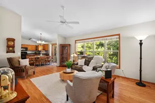 916 Forest View Dr, Verona, WI 53593 - Photo 14
