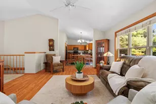 916 Forest View Dr, Verona, WI 53593 - Photo 12