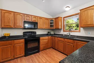 916 Forest View Dr, Verona, WI 53593 - Photo 16