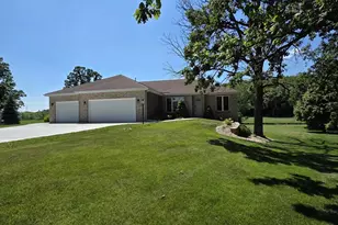 23 Heather Dr, Cottage Grove, WI 53527 - Photo 2