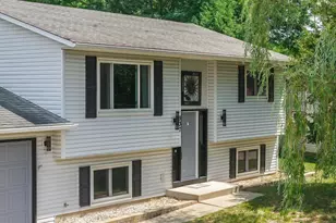 937 Justin Cir, Reedsburg, WI 53959 - Photo 2
