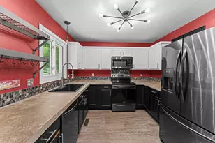 937 Justin Cir, Reedsburg, WI 53959 - Photo 14