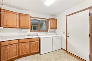 615 Kensington Square, Stoughton, WI 53589 - Photo 14