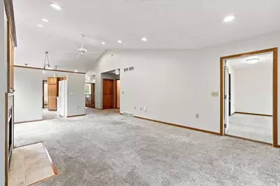 615 Kensington Square, Stoughton, WI 53589 - Photo 8