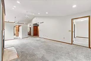 615 Kensington Square, Stoughton, WI 53589 - Photo 8