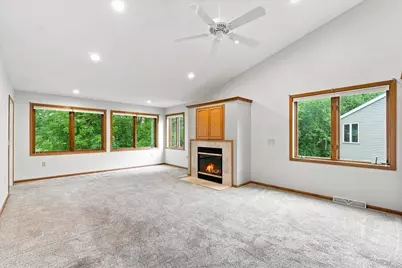 615 Kensington Square, Stoughton, WI 53589 - Photo 6