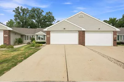 615 Kensington Square, Stoughton, WI 53589 - Photo 2