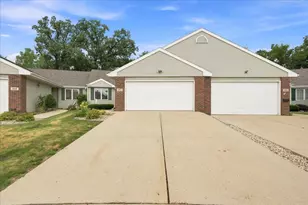 615 Kensington Square, Stoughton, WI 53589 - Photo 2